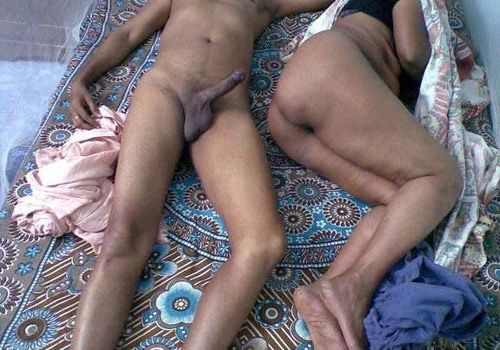 वेबकेम पर अपना लुंड और बीवी की गाँड दिखाई