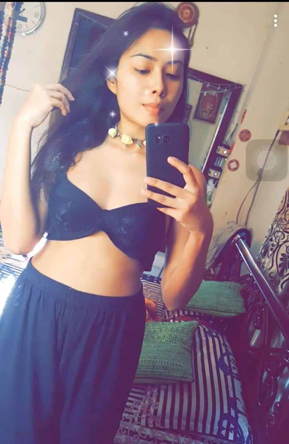 Adore watching sexy GF nude pics 1