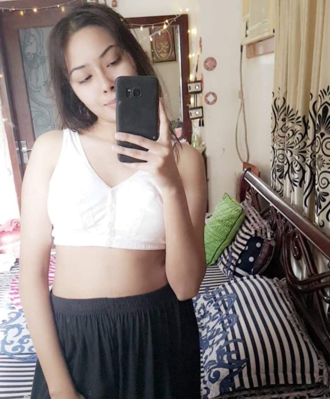 Adore watching sexy GF nude pics 5