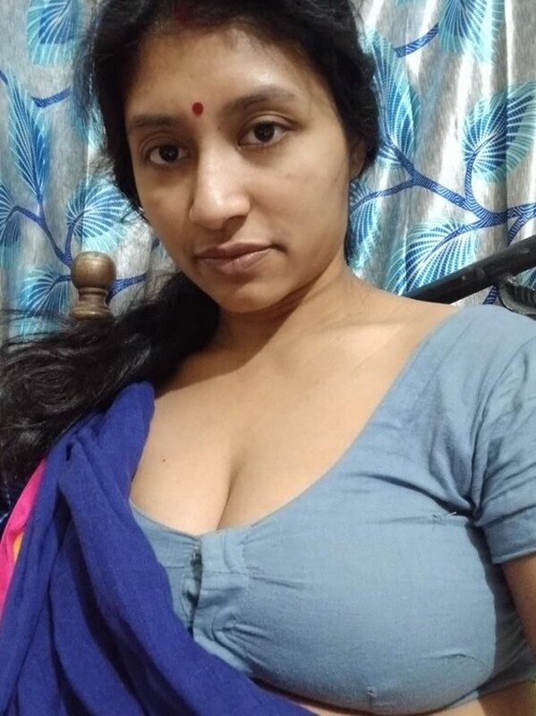 Affair bhabhi in saree nude fucking with lover 1