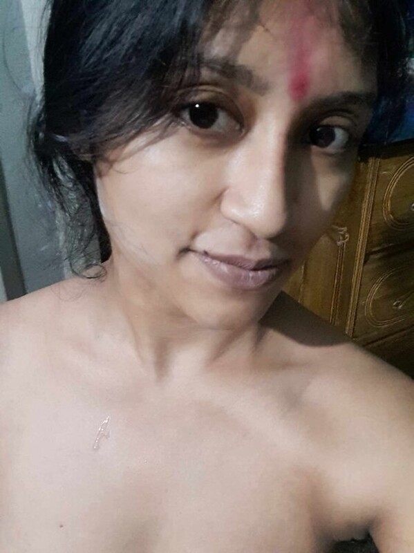 Affair bhabhi in saree nude fucking with lover 4