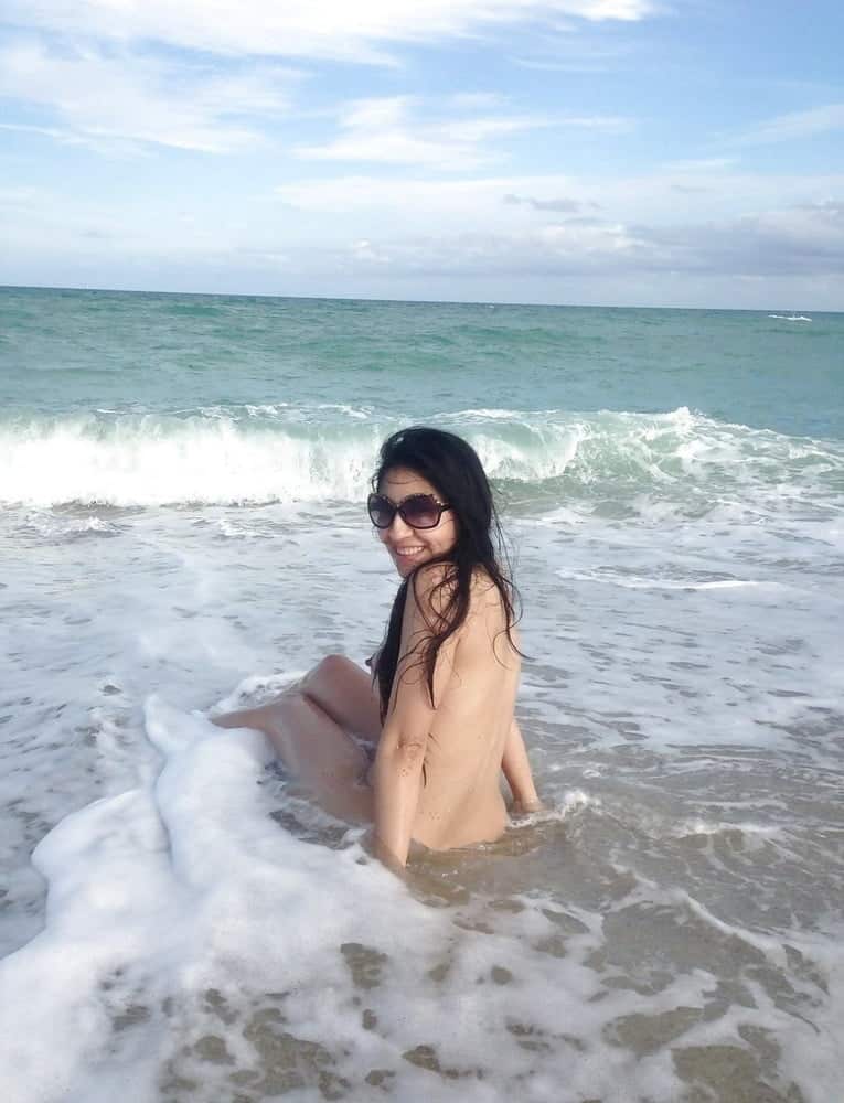 Amateur hot nude pics of sexy girl on beach 3