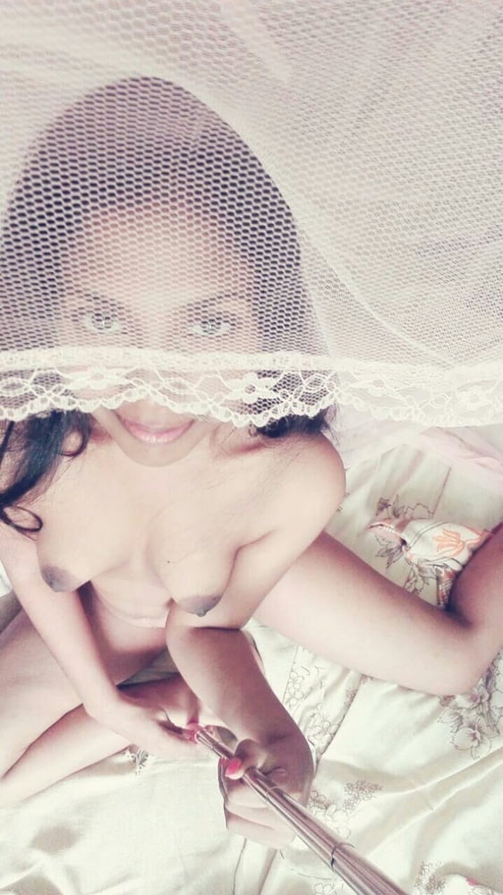Amateur Indian college girl turns hottie before selfie cam 3