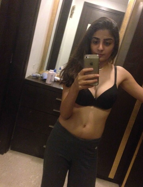 Amateur Indian nude selfie photos 3