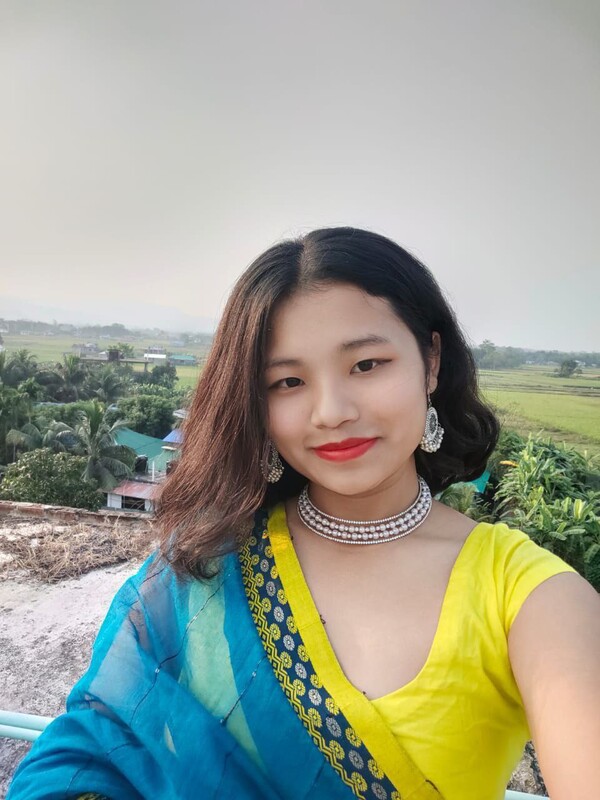 Assamese bhabhi nude before the mirror photos 1