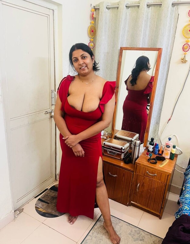 Aunty outdoor boob show and sex with husband 3
