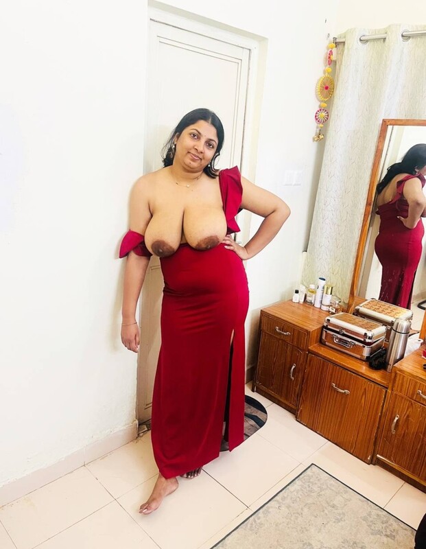 Aunty outdoor boob show and sex with husband 4