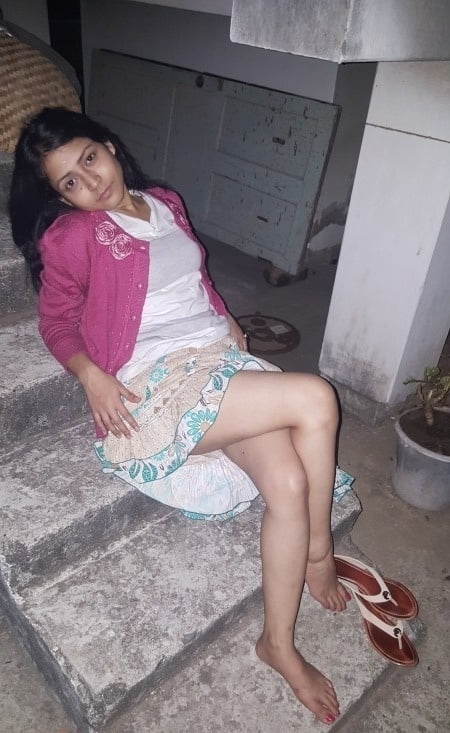 Bald Indian teen pussy show photos 2