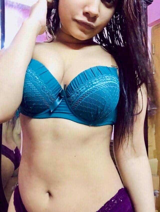 Bangla girl nude pics shared online by her ex-lover 5