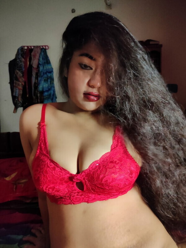 Bangladeshi blowjob girl in saree and in nude 3