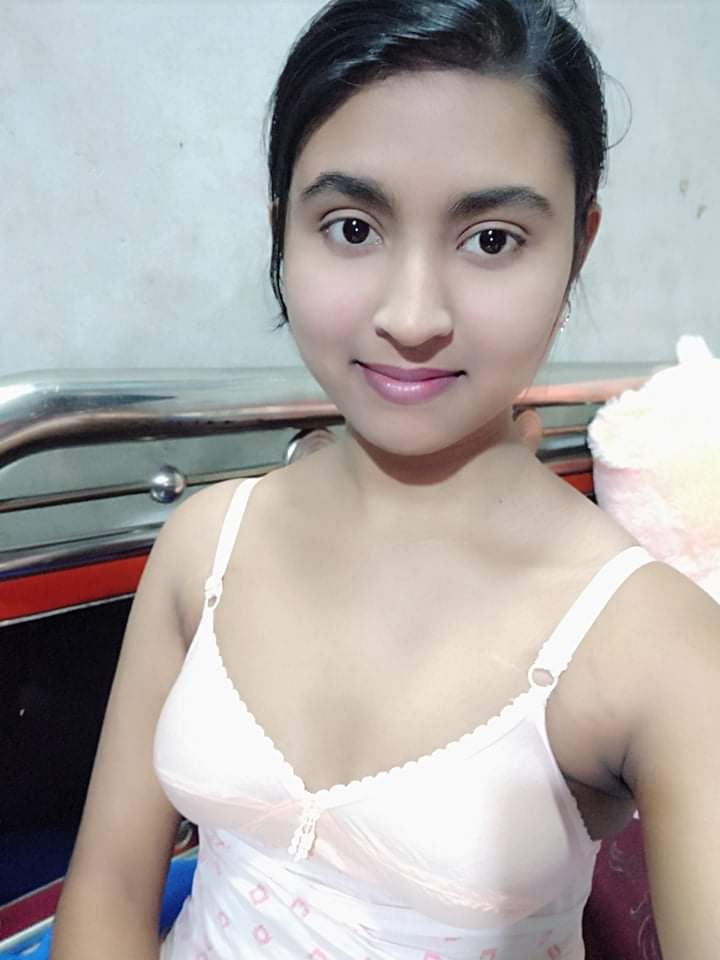 Bangladeshi college girl cutest topless selfies 4