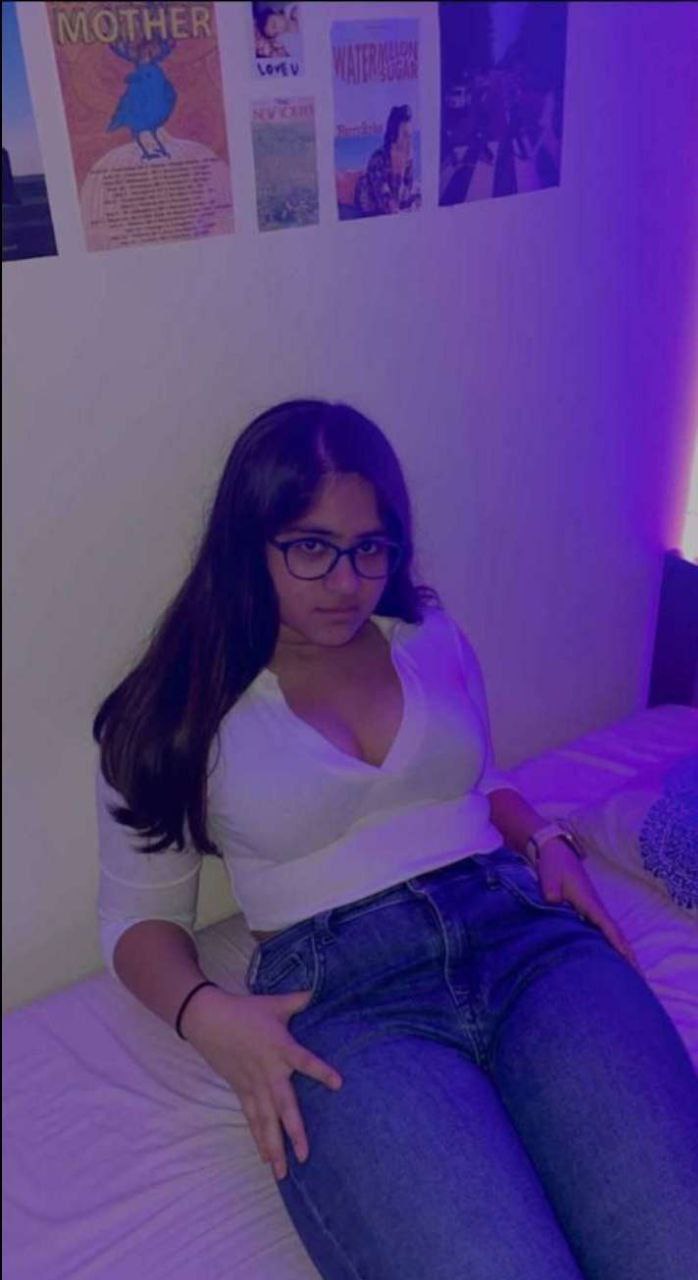 Bangladeshi girl removes bra and shows sexy boobs 1