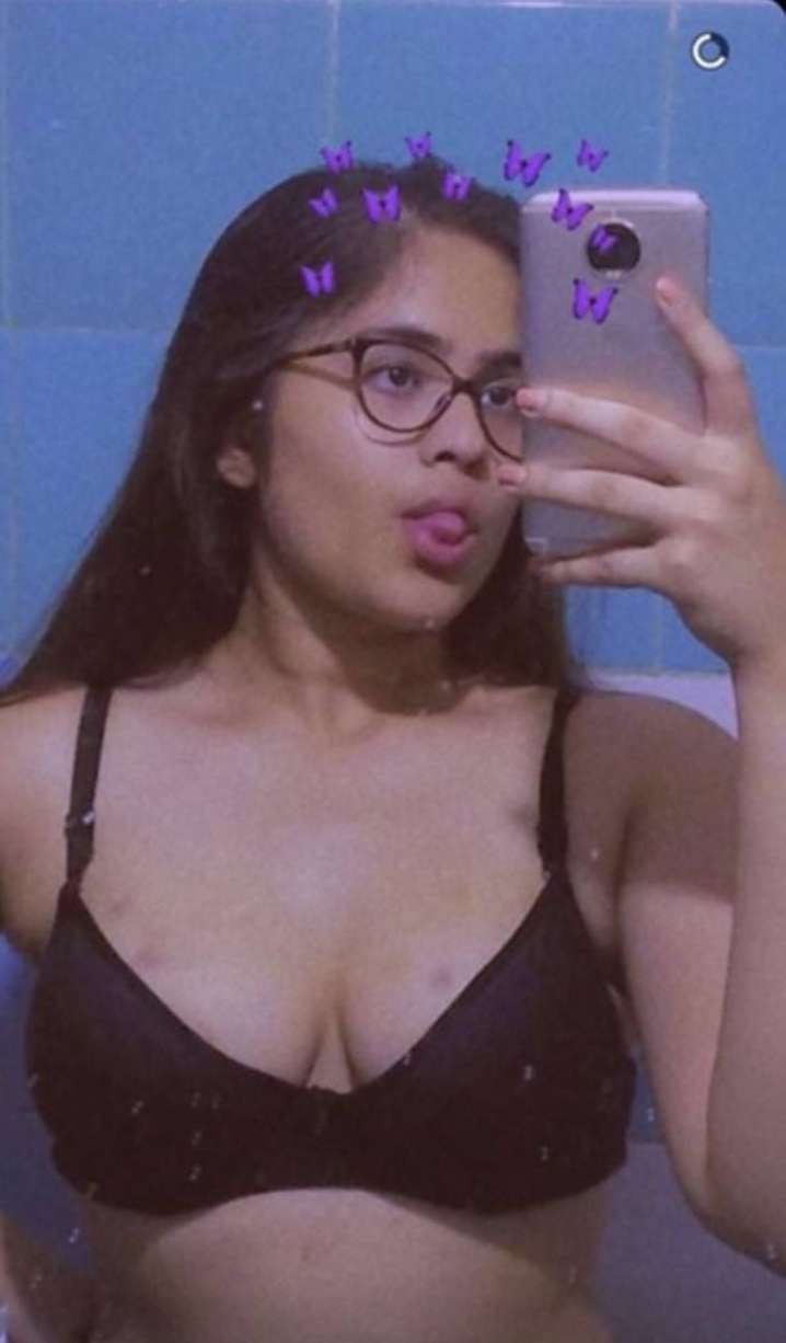 Bangladeshi girl removes bra and shows sexy boobs 4
