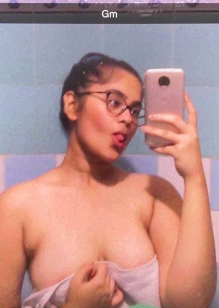 Bangladeshi girl removes bra and shows sexy boobs 5