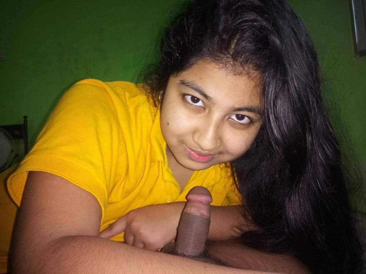 Bangladeshi girl sex pics goes live online 3