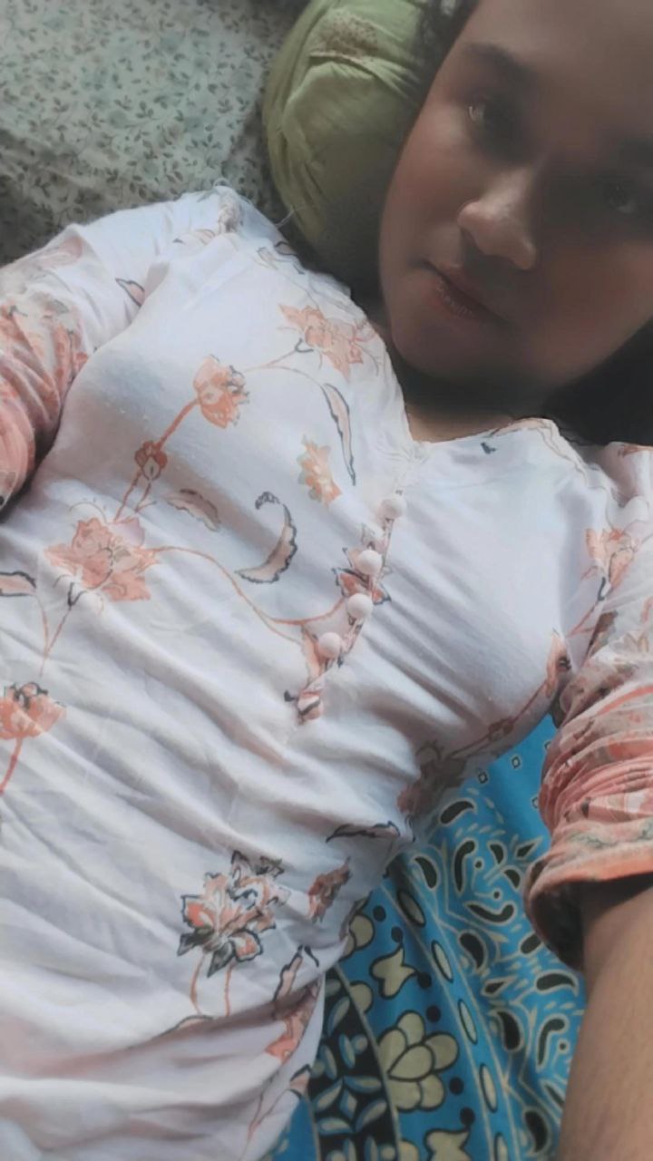 Bangladeshi girl tight boobs exposing selfies 1