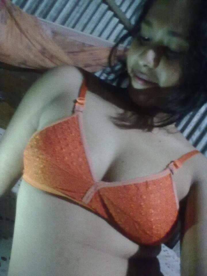 Bangladeshi nude selfie pics 7