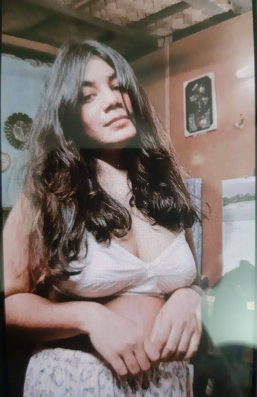Bangladeshi sex bomb naked for first time pics 4