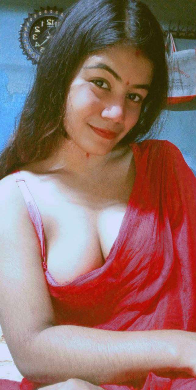 Bangladeshi sex bomb naked for first time pics 6