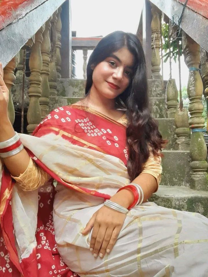 Bangladeshi sex bomb naked for first time pics 9