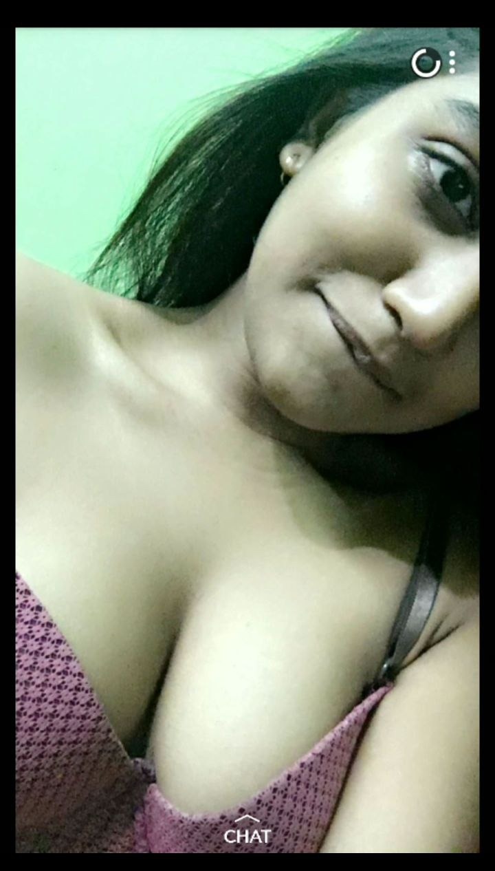 Bangladeshi sexy girl pics got leaked online 6