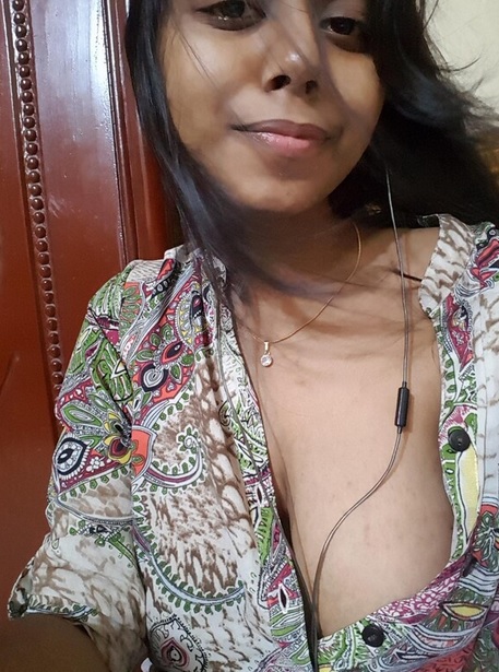 Beautiful Bangla girl pussy and nude photos exposed 4