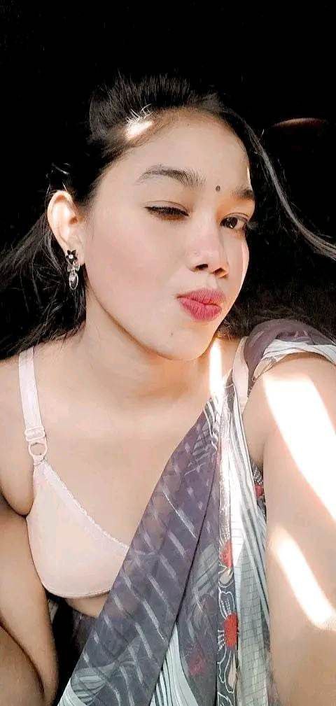 Beautiful Bengali girl one side boob show 6