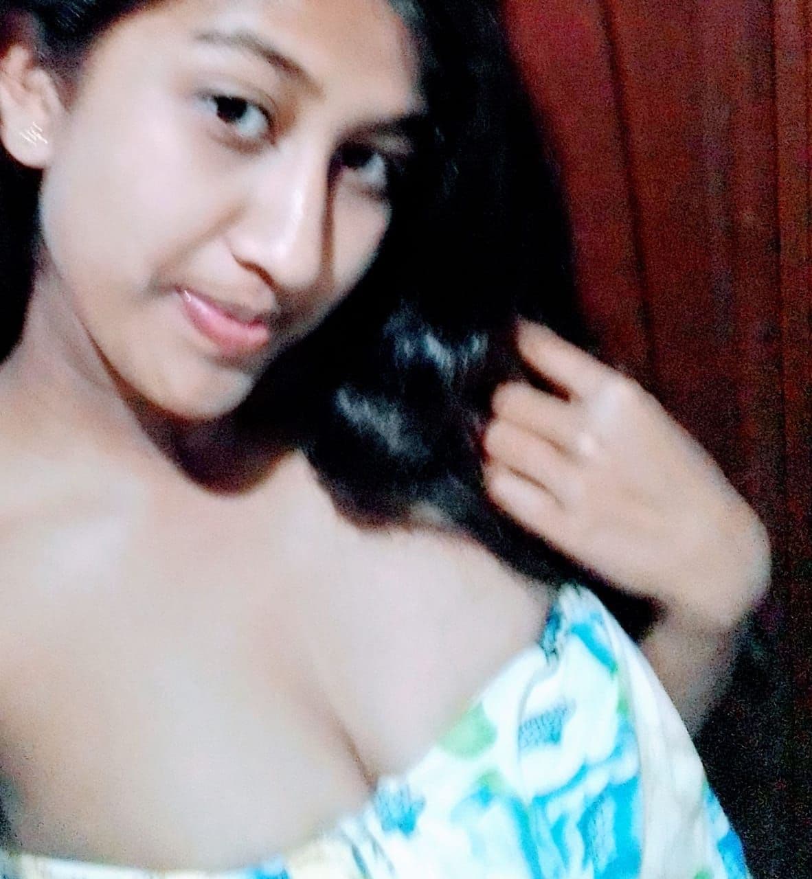 Beautiful college girl nude selfie pics 3