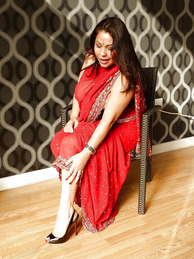 Beautiful Desi chubby lady nude pics 1