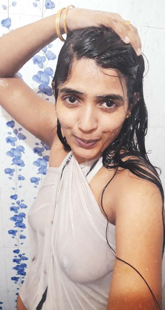 Beautiful girlfriend nude selfies in bathroom 1