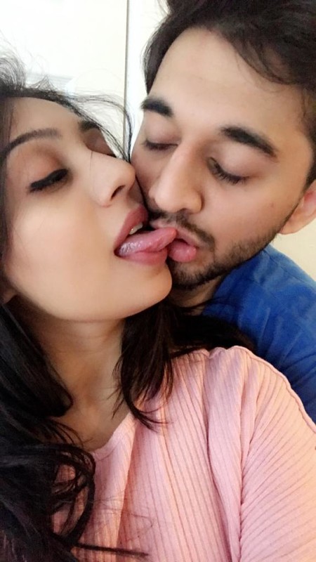 Beautiful Indian girl sex photos with boyfriend in hotel 3