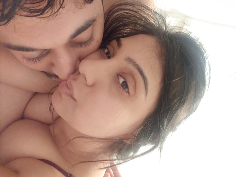 Beautiful Indian girl sex photos with boyfriend in hotel 7
