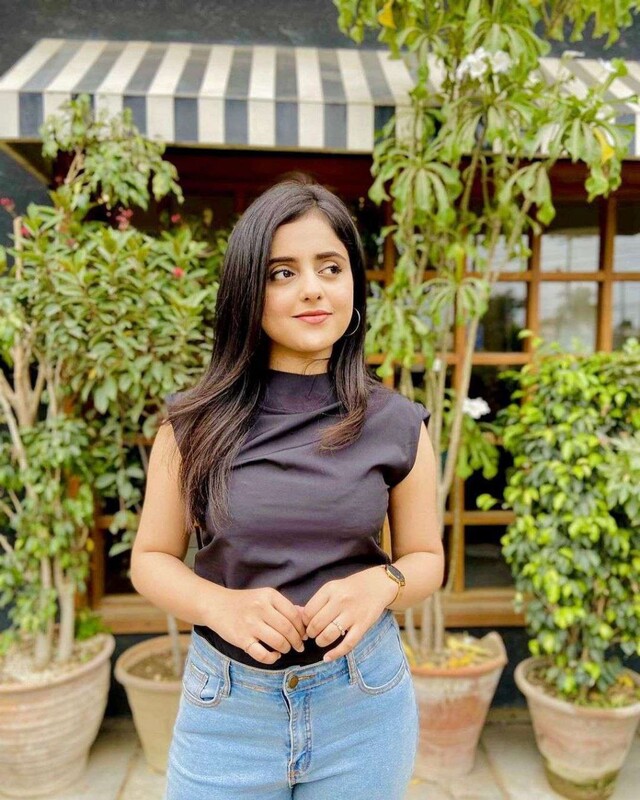 Beautiful Indian girlfriend boob showing rare pic 3