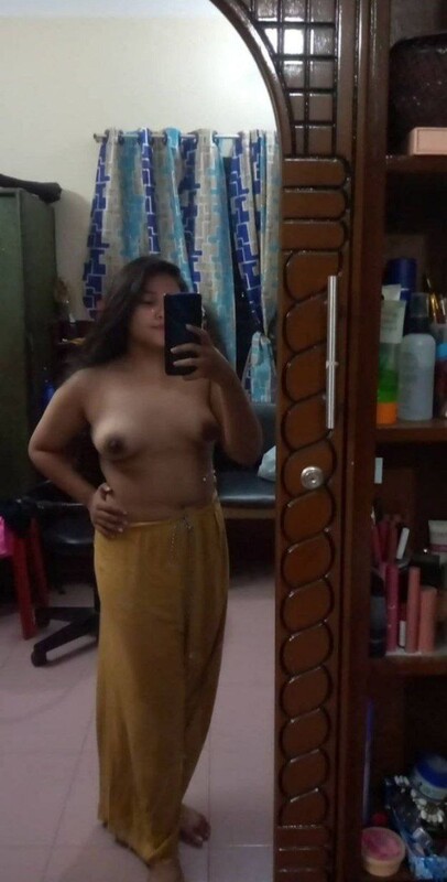 Beautiful Indian maal nude selfies looking seductive 3