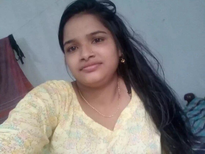 Beautiful newly married bhabhi nude pics 1