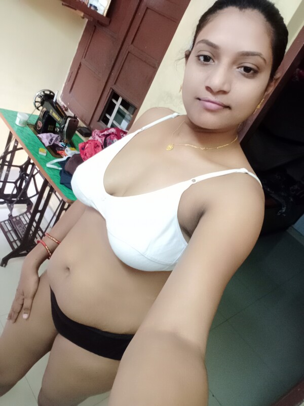 Beautiful Odia bhabhi nude selfie clicks viral 4