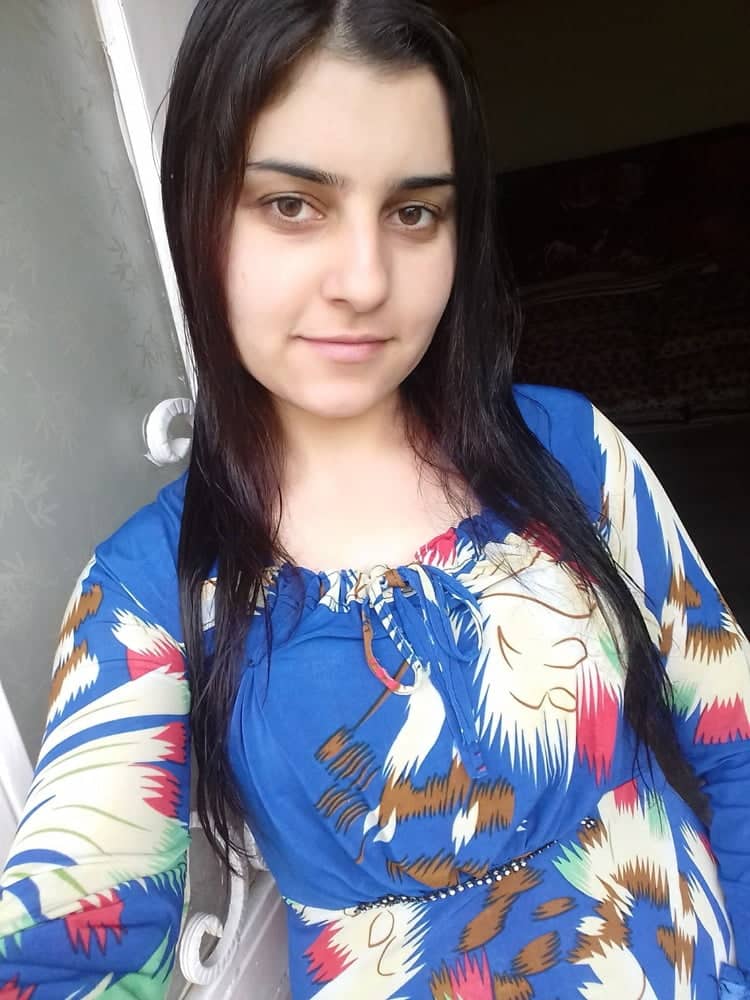 Beautiful Paki girl exposing her naked boobs and pussy 2