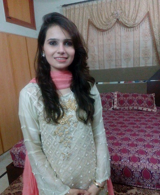 Beautiful Pakistani girl filmed naked photos 1
