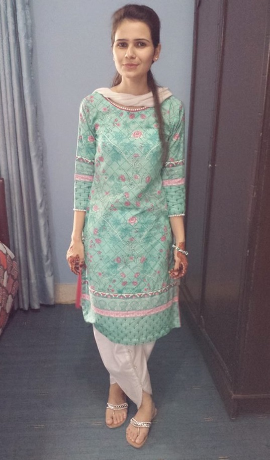Beautiful Pakistani girl filmed naked photos 6