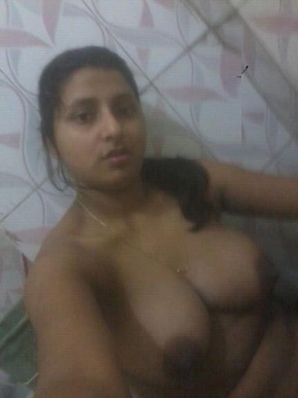 Beautiful teen girls get naked and seduce their boyfriend’s 6