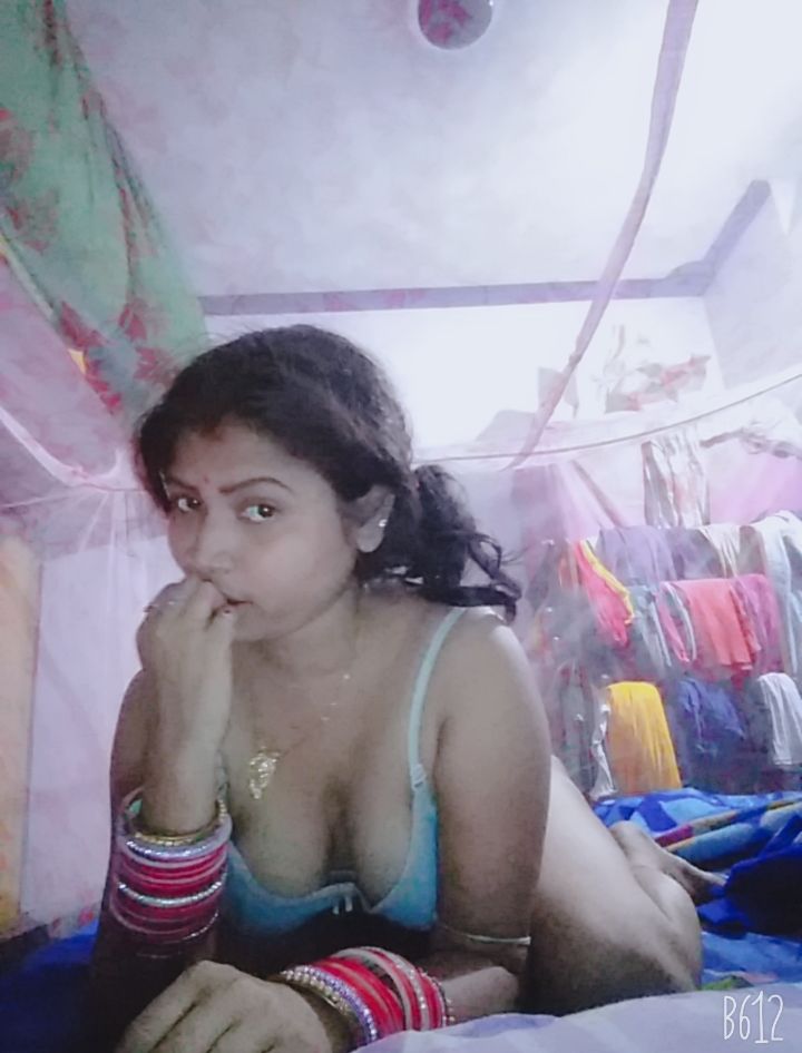 Bengali bhabhi nude photos shared by husband 6