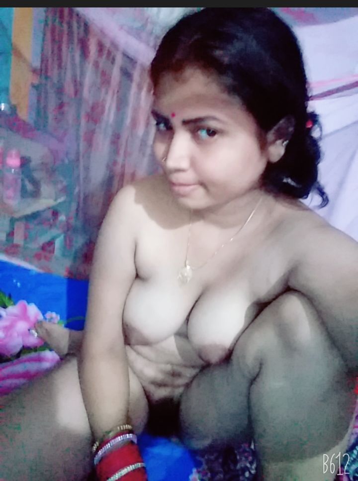 Bengali bhabhi nude photos shared by husband 8
