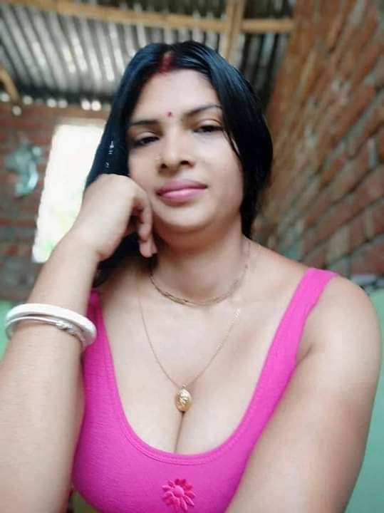 Bengali bhabhi nude pics shared on net by her secret lover 14
