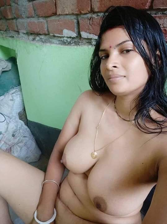 Bengali bhabhi nude pics shared on net by her secret lover 8