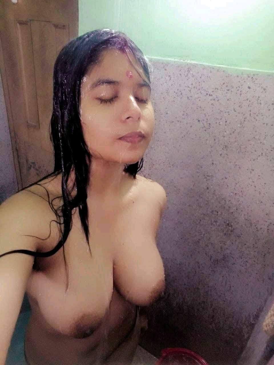 Bengali Boudi nude pics collection goes live 2