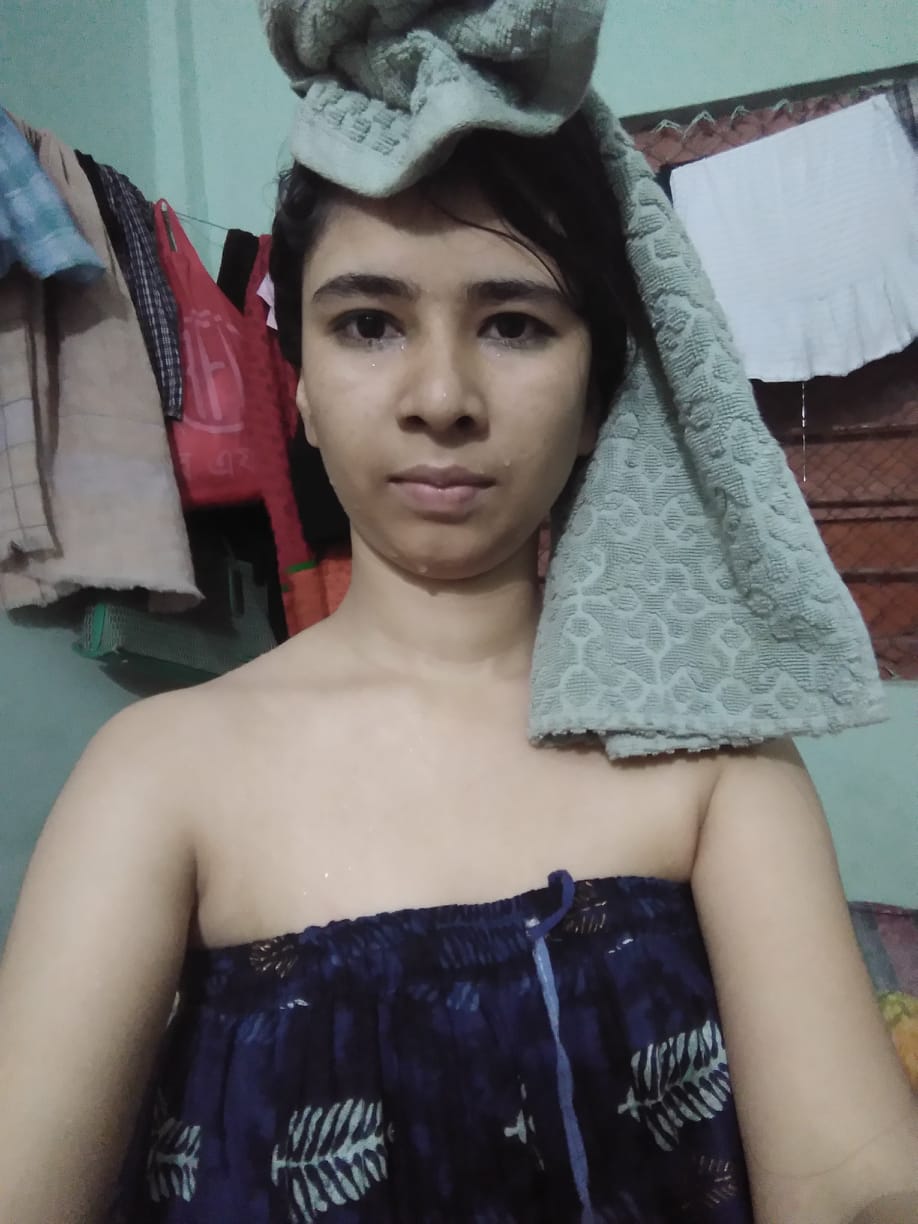 Bengali college girl nude photos shared online 4
