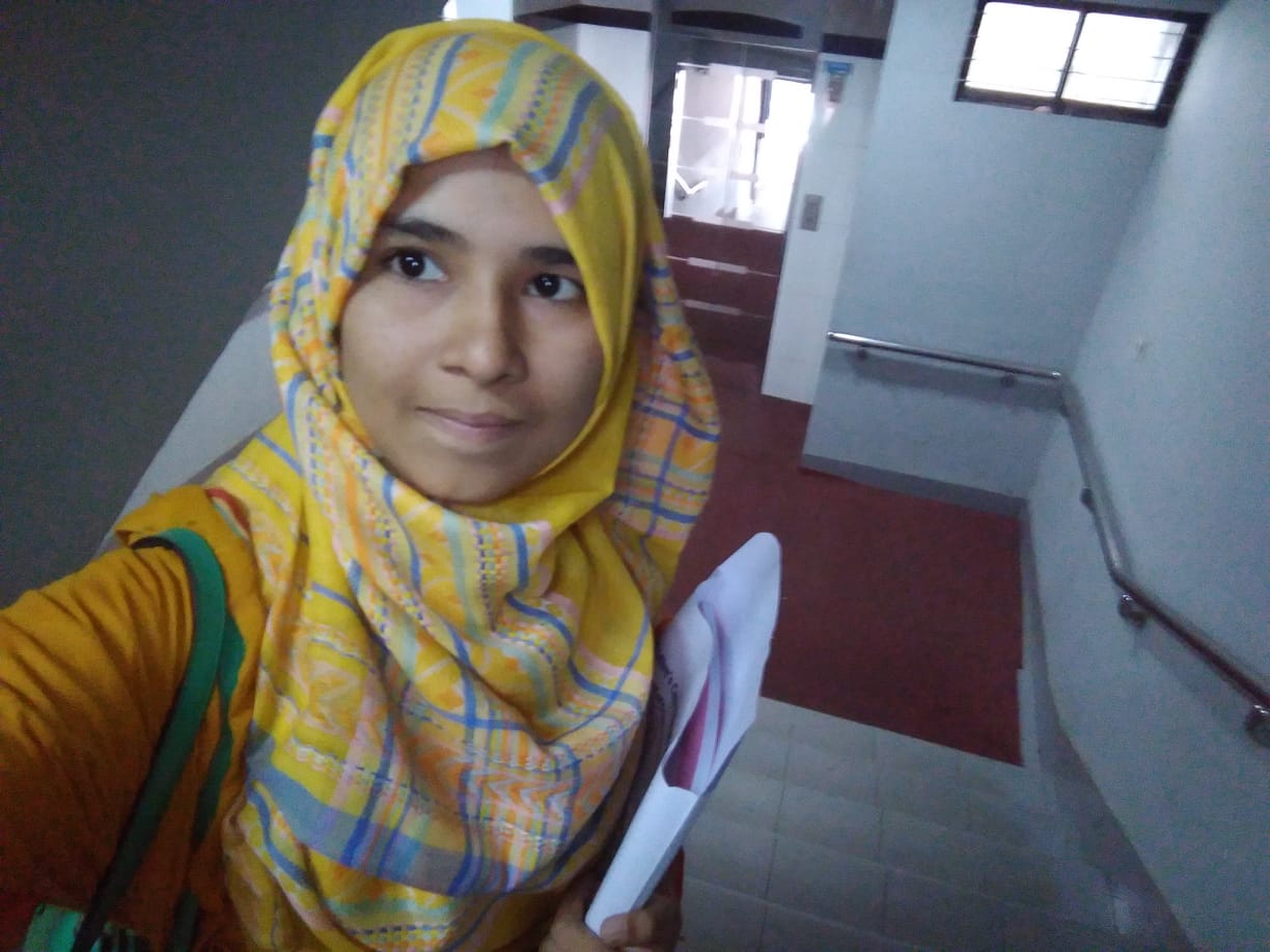 Bengali college girl nude photos shared online 6