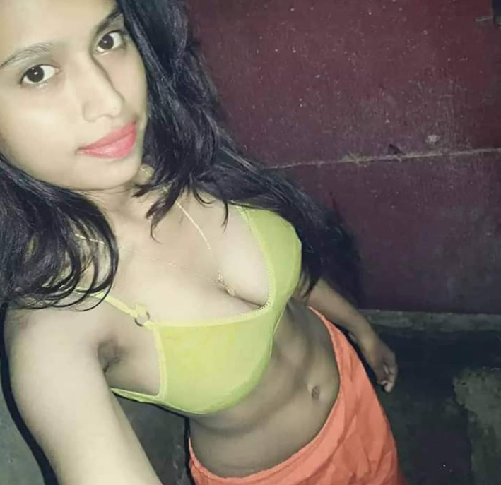 Bengali girl Desi nude pics 4
