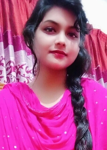 Bengali girl in saree shows naked boobs in selfies 2