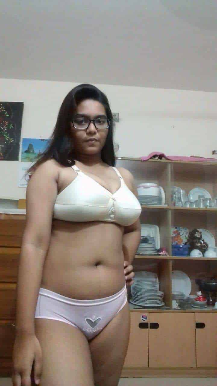 Bengali hot sexy booby girl topless photos 1